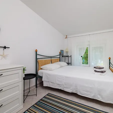 Beachfront Apartman *